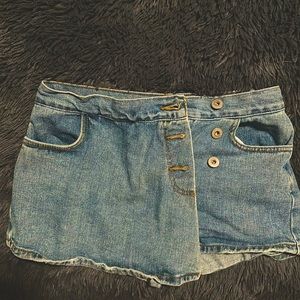 Only worn once, bullhead size 7 Jean skort. Bullhead is sold at Pacsun.